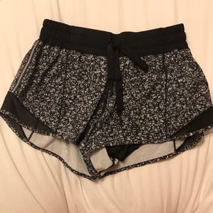 Lululemon Hotty Hot Short Short 2.5’’